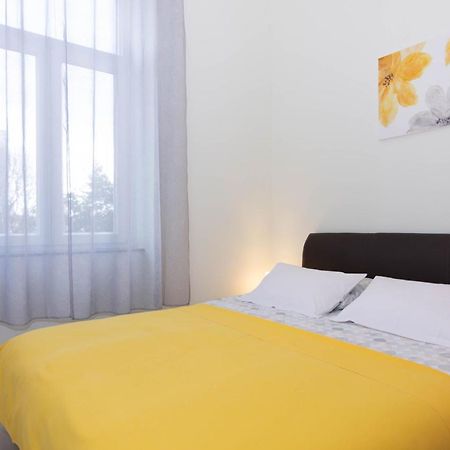 Apartment Ana Pola Esterno foto