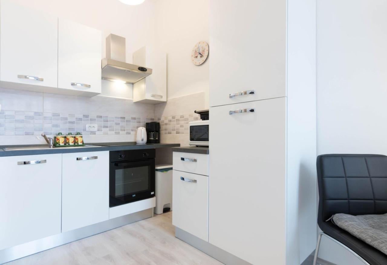 Apartment Ana Pola Esterno foto
