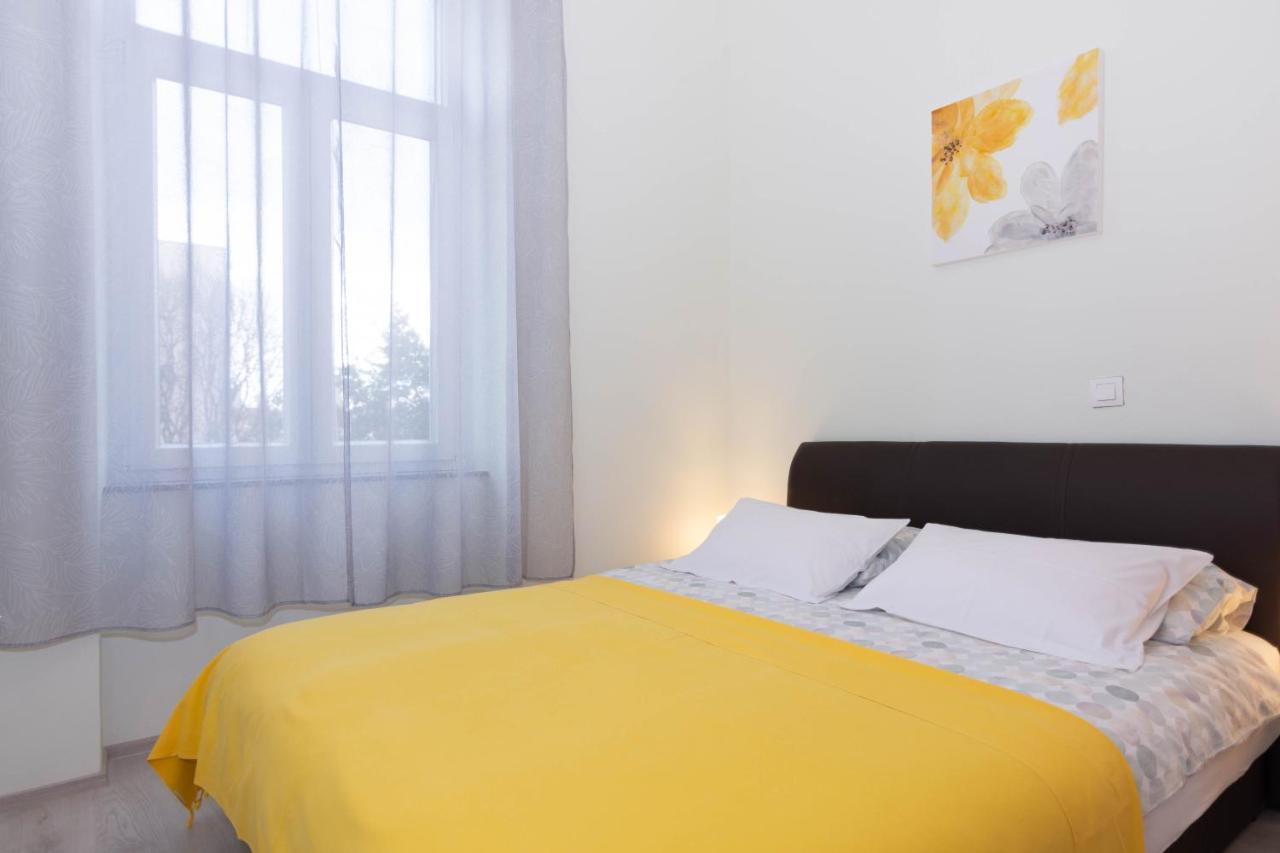Apartment Ana Pola Esterno foto